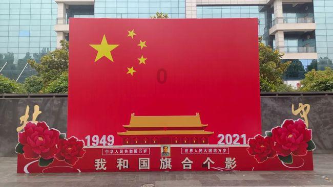 手这么软，指甲不断长出来的？月牙、白点、竖纹又代表什么？